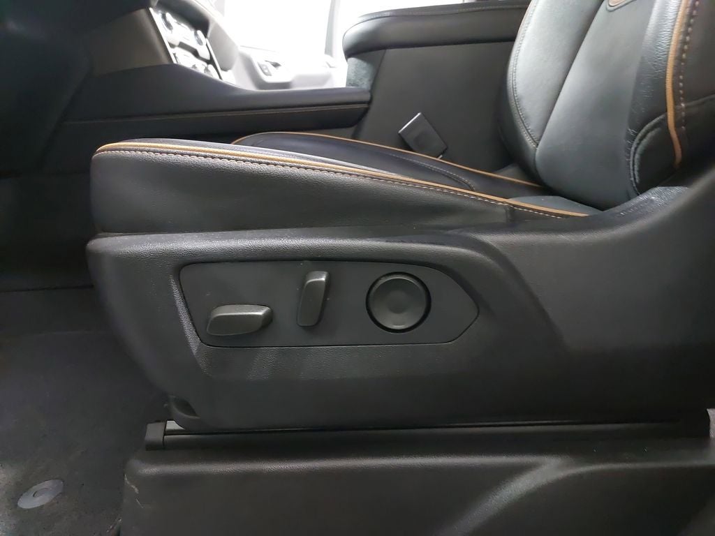 2023 GMC Yukon XL AT4