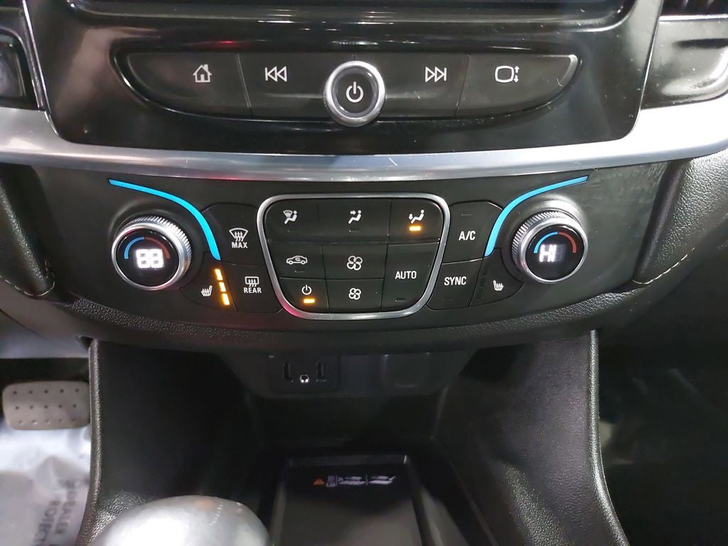 2022 Chevrolet Traverse LT Leather