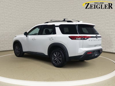 2023 Nissan Pathfinder SV