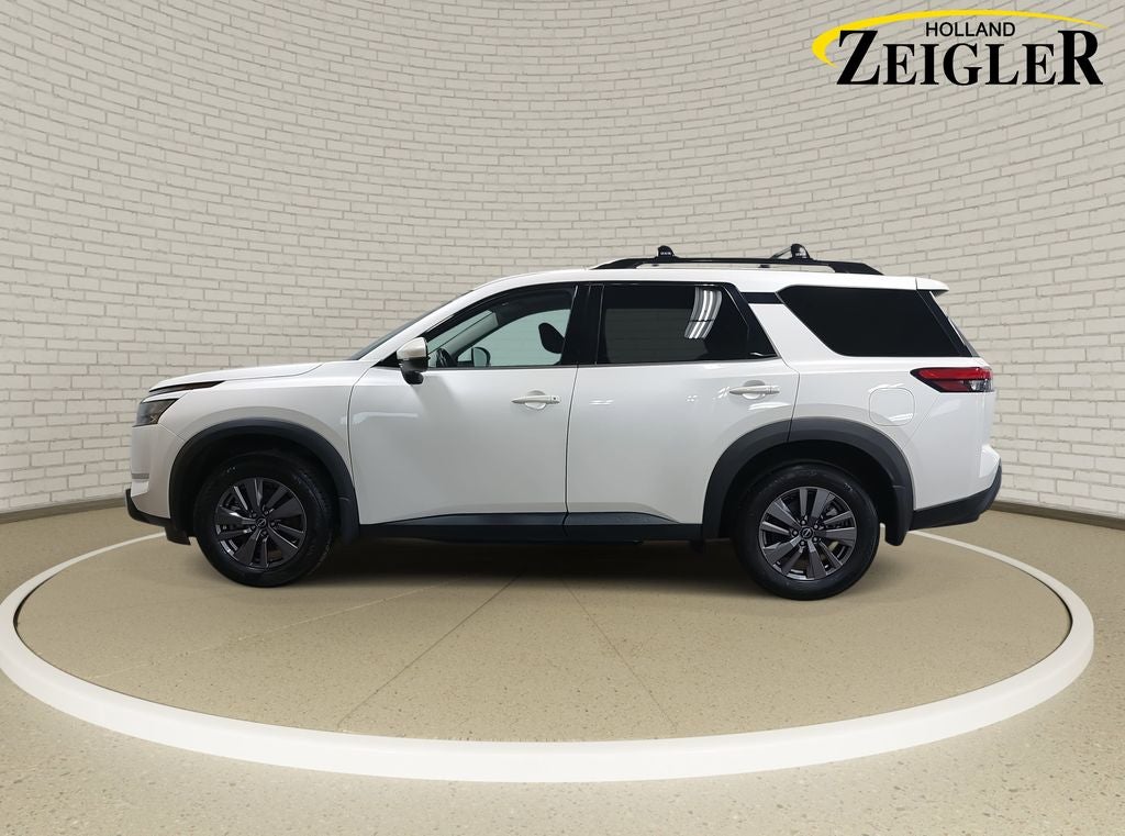2023 Nissan Pathfinder SV