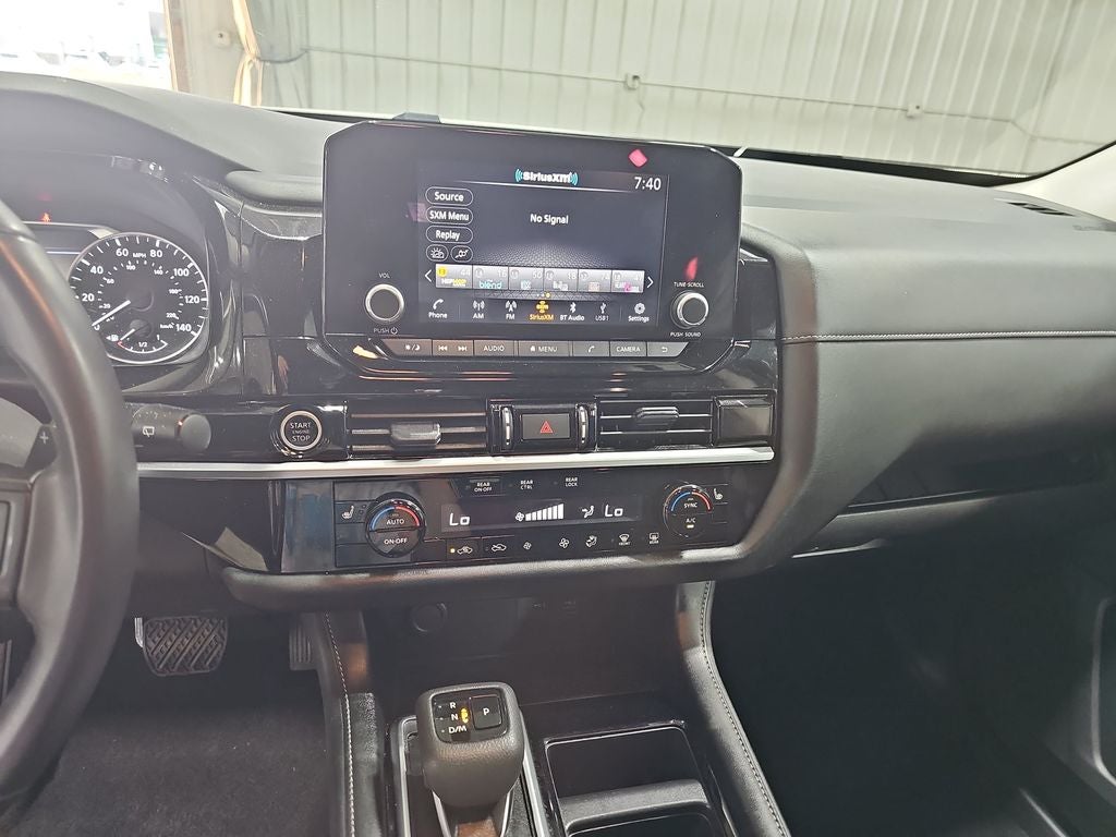 2024 Nissan Pathfinder SV