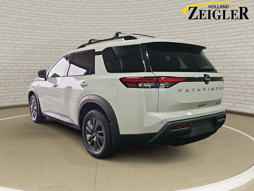 2024 Nissan Pathfinder SV