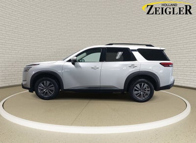 2025 Nissan Pathfinder SV