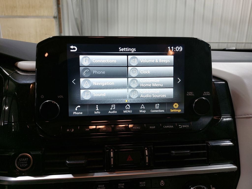 2024 Nissan Pathfinder SL