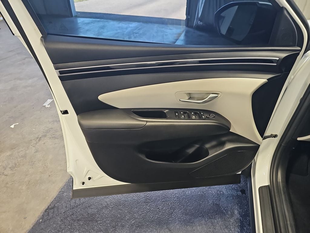 2023 Hyundai TUCSON SE