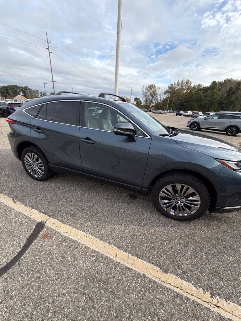 2023 Toyota Venza XLE