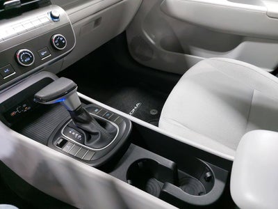 2024 Hyundai KONA SE