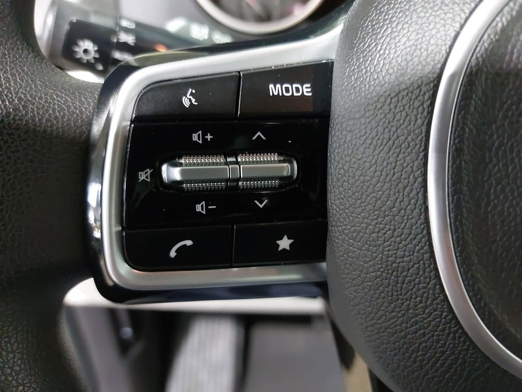 2023 Kia Carnival LX