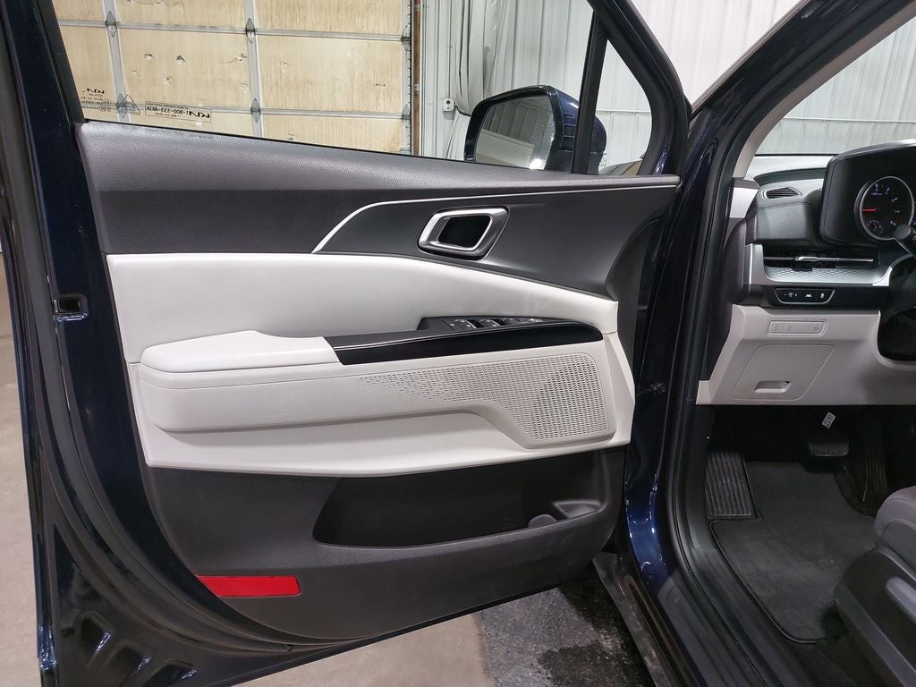 2023 Kia Carnival LX