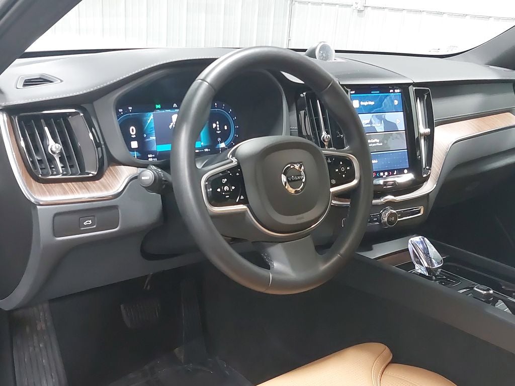 2023 Volvo XC60 B6 Ultimate Bright Theme