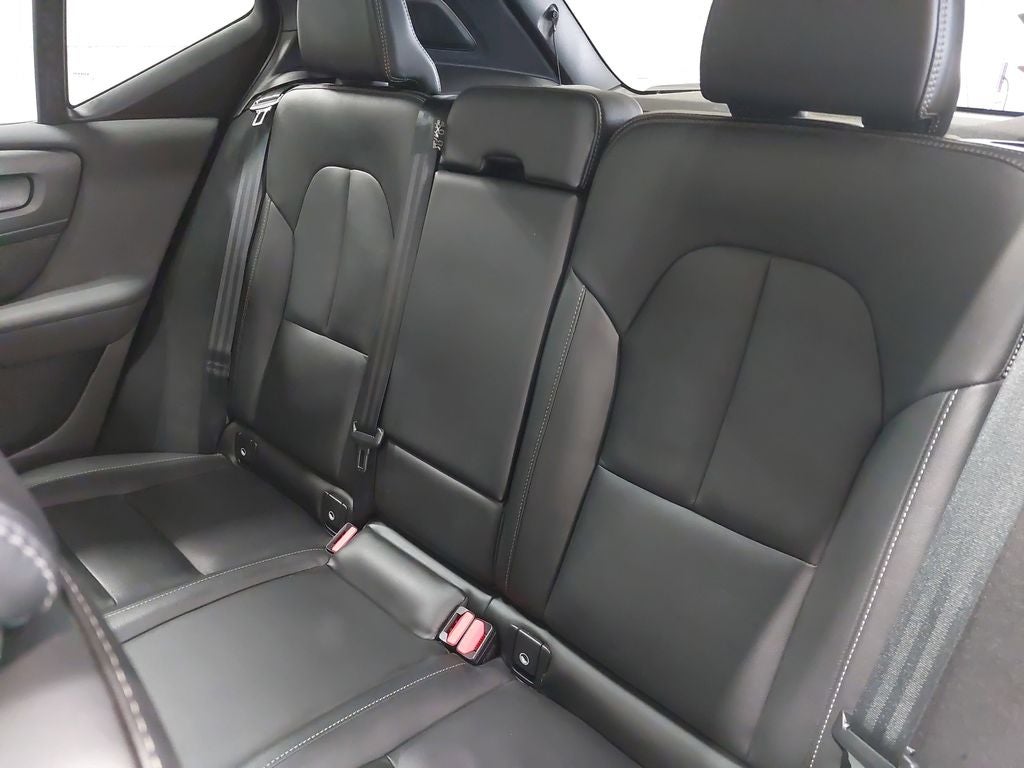 2024 Volvo XC40 B5 Plus Dark Theme