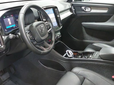 2024 Volvo XC40 B5 Plus Dark Theme