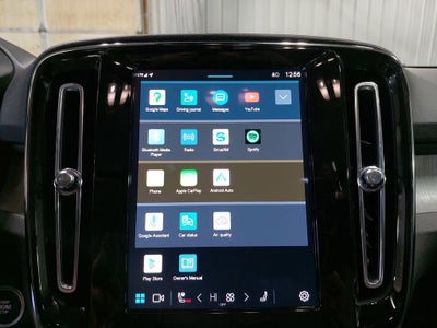 2024 Volvo XC40 B5 Plus Dark Theme