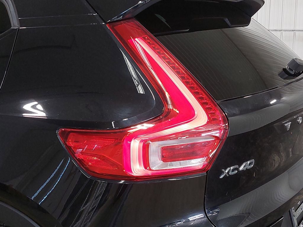 2024 Volvo XC40 B5 Plus Dark Theme