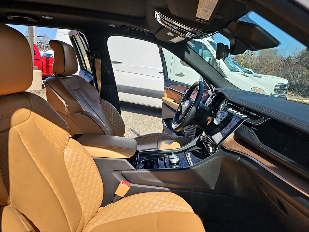 2022 Jeep Grand Cherokee Summit