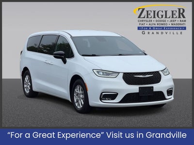 2025 Chrysler Pacifica Select