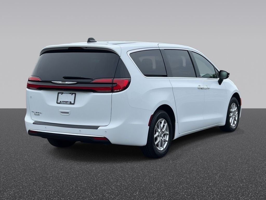 2025 Chrysler Pacifica Select