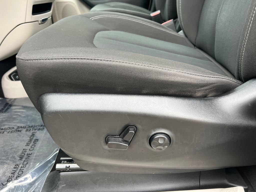 2024 Chrysler Voyager LX