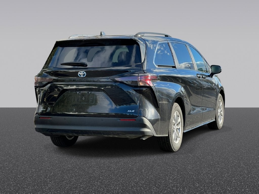2025 Toyota Sienna XLE 8 Passenger