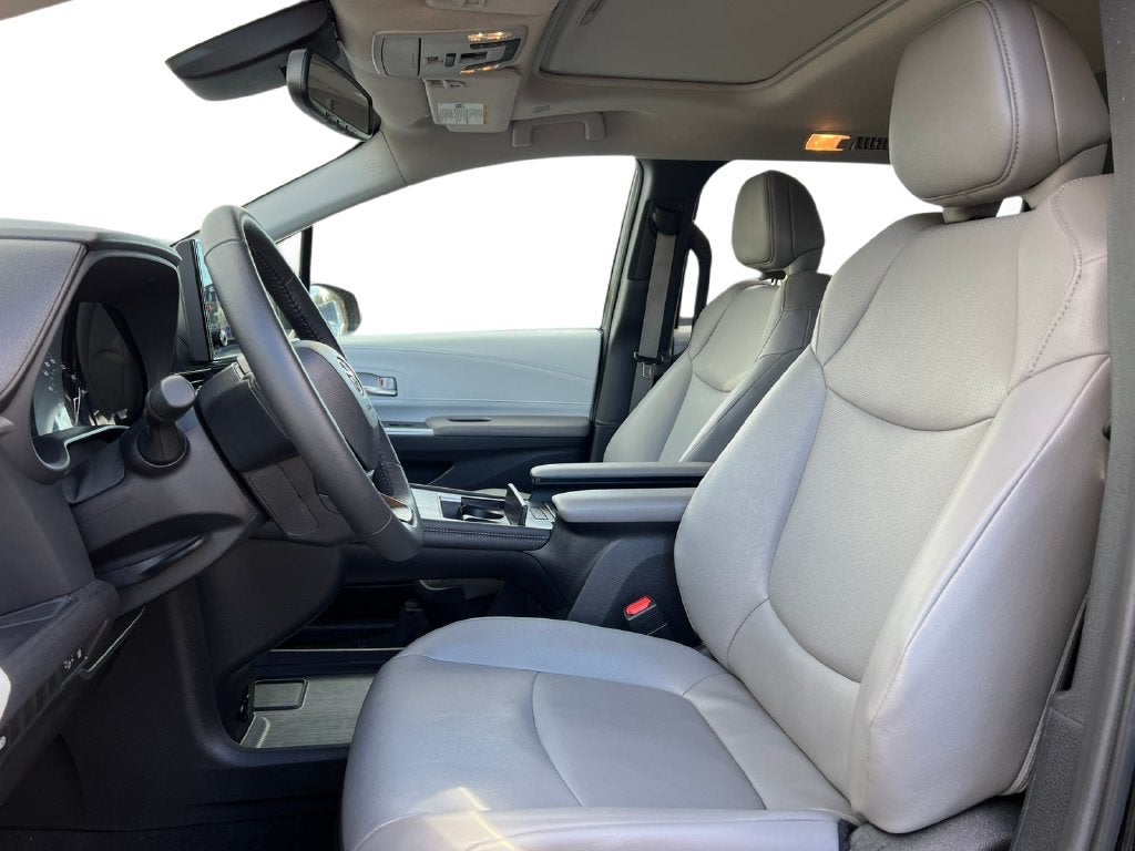 2025 Toyota Sienna XLE 8 Passenger