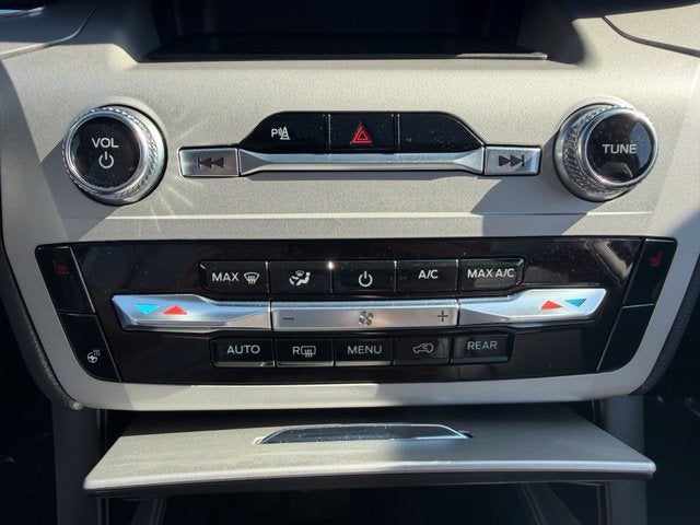 2024 Ford Explorer XLT TWIN PANEL MOONROOF