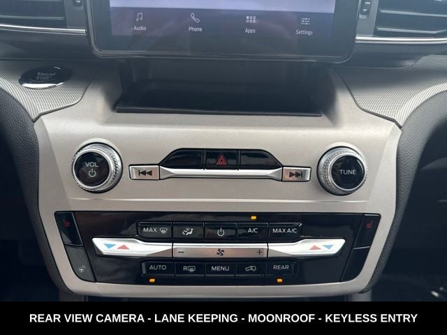 2023 Ford Explorer XLT TWIN PANEL MOONROOF
