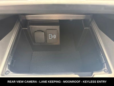 2023 Ford Explorer XLT TWIN PANEL MOONROOF