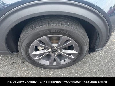 2023 Ford Explorer XLT TWIN PANEL MOONROOF