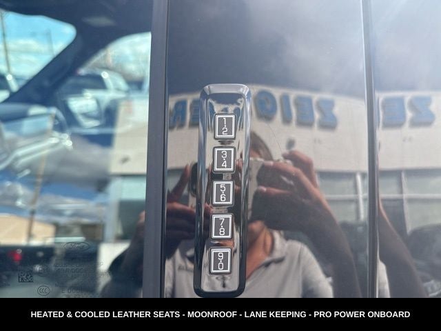 2023 Ford F-150 Lariat BLACKOUT PACKAGE