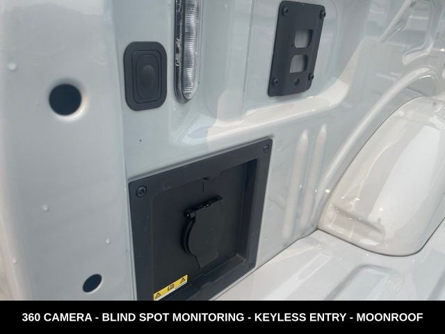2024 Ford F-150 XLT TWIN PANEL MOONROOF