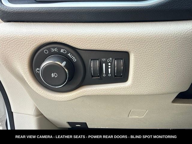 2024 Chrysler Pacifica Touring L STOW N GO SEATING
