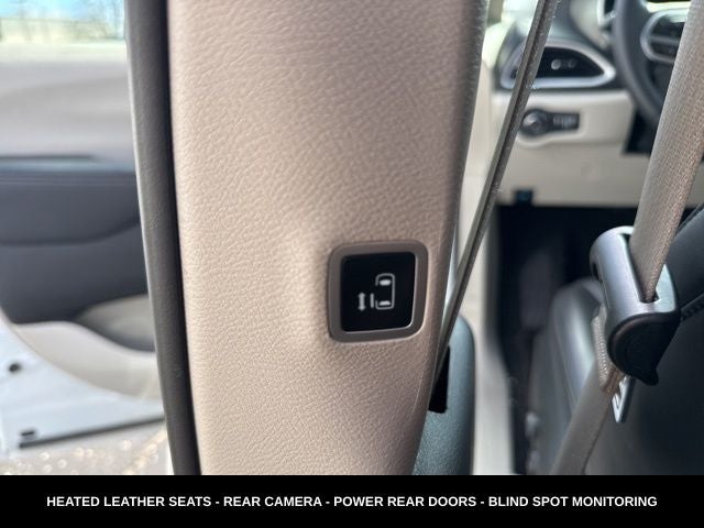 2023 Chrysler Pacifica Touring L HEATED SEATS & STEERING WHEEL