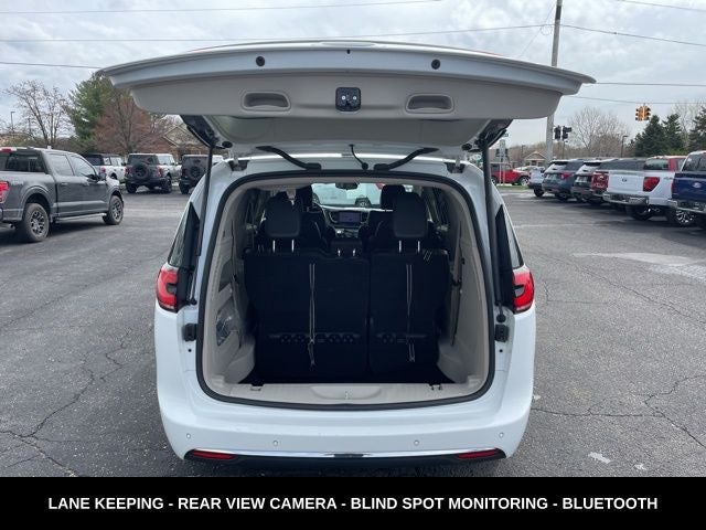 2023 Chrysler Pacifica Touring L HEATED SEATS & STEERING WHEEL