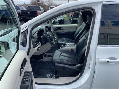 2023 Chrysler Pacifica Touring L HEATED SEATS & STEERING WHEEL