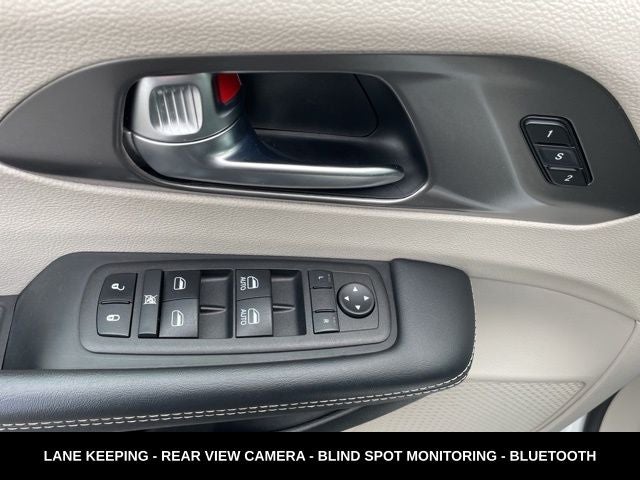 2023 Chrysler Pacifica Touring L HEATED SEATS & STEERING WHEEL