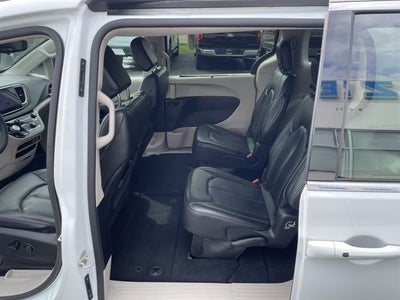 2023 Chrysler Pacifica Touring L HEATED SEATS & STEERING WHEEL