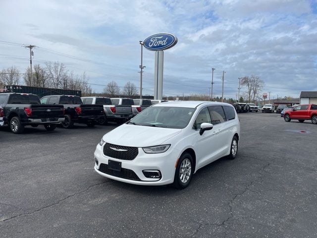 2023 Chrysler Pacifica Touring L HEATED SEATS & STEERING WHEEL