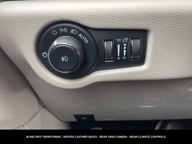 2023 Chrysler Pacifica Touring L HEATED SEATS & STEERING WHEEL