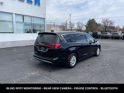 2023 Chrysler Pacifica Touring L HEATED SEATS & STEERING WHEEL