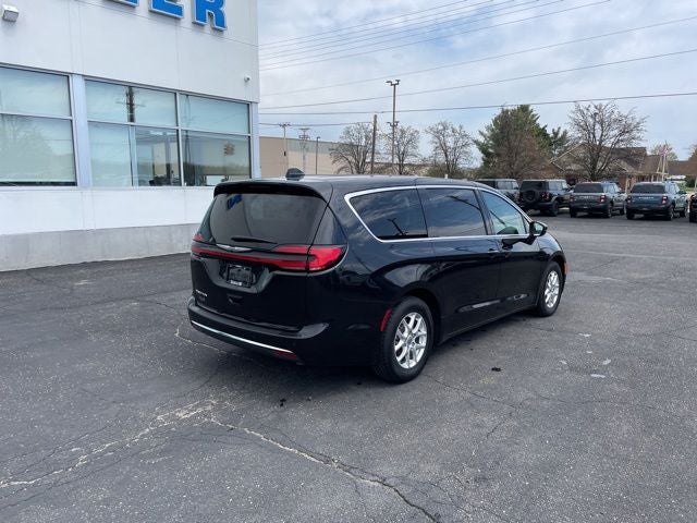 2023 Chrysler Pacifica Touring L HEATED SEATS & STEERING WHEEL