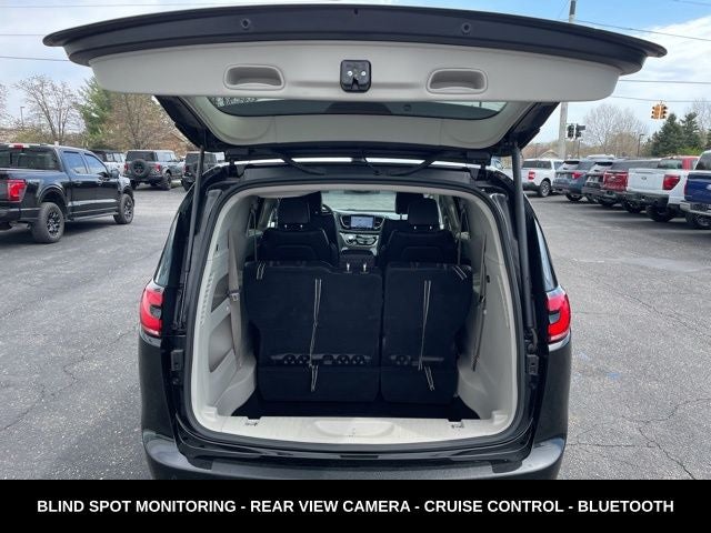 2023 Chrysler Pacifica Touring L HEATED SEATS & STEERING WHEEL