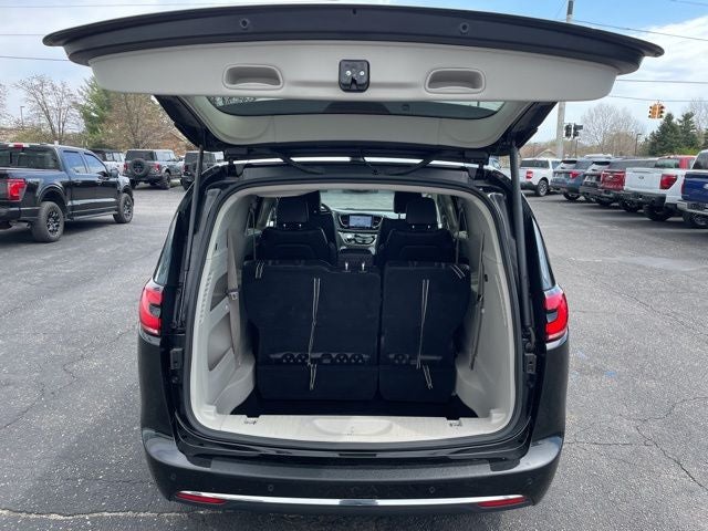 2023 Chrysler Pacifica Touring L HEATED SEATS & STEERING WHEEL