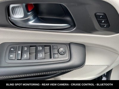 2023 Chrysler Pacifica Touring L HEATED SEATS & STEERING WHEEL