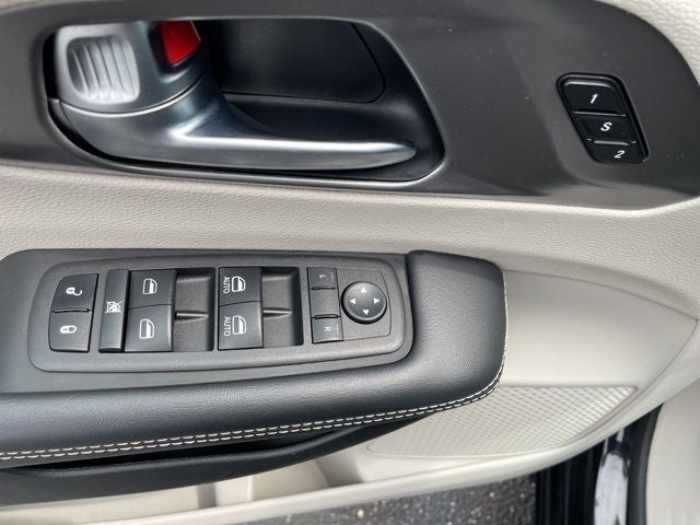 2023 Chrysler Pacifica Touring L HEATED SEATS & STEERING WHEEL