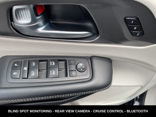 2023 Chrysler Pacifica Touring L HEATED SEATS & STEERING WHEEL