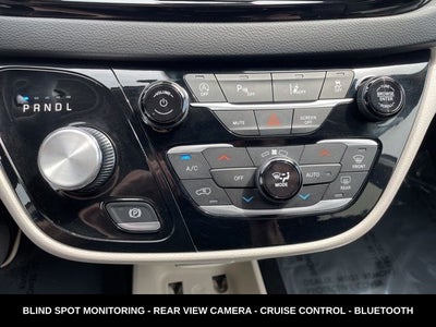 2023 Chrysler Pacifica Touring L HEATED SEATS & STEERING WHEEL