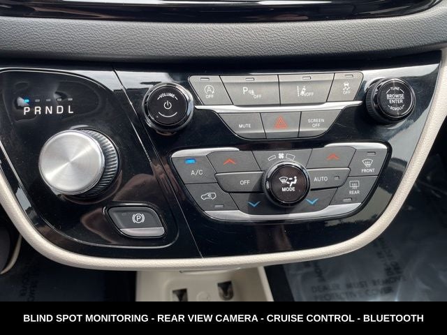 2023 Chrysler Pacifica Touring L HEATED SEATS & STEERING WHEEL