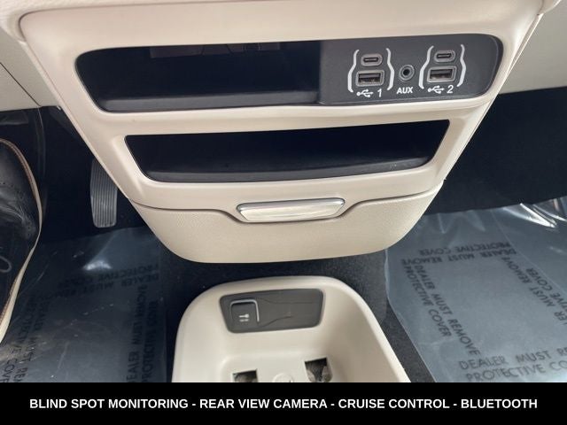 2023 Chrysler Pacifica Touring L HEATED SEATS & STEERING WHEEL