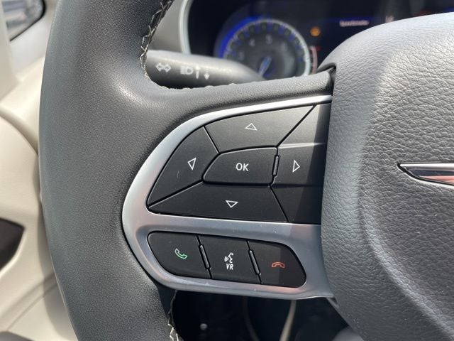 2023 Chrysler Pacifica Touring L HEATED SEATS & STEERING WHEEL