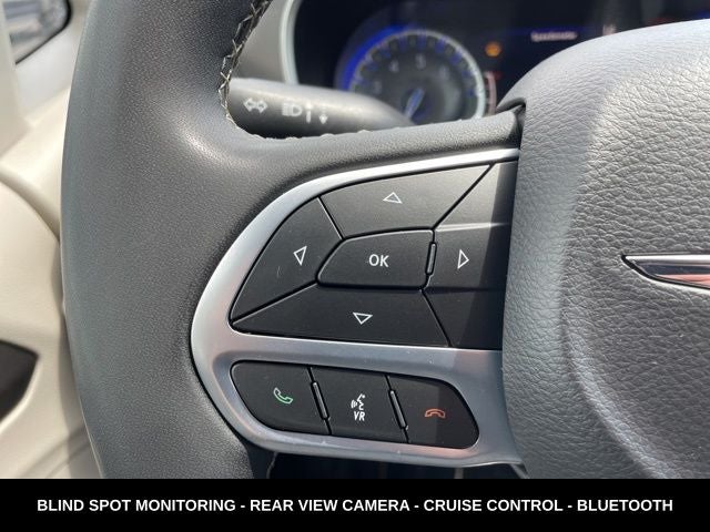 2023 Chrysler Pacifica Touring L HEATED SEATS & STEERING WHEEL